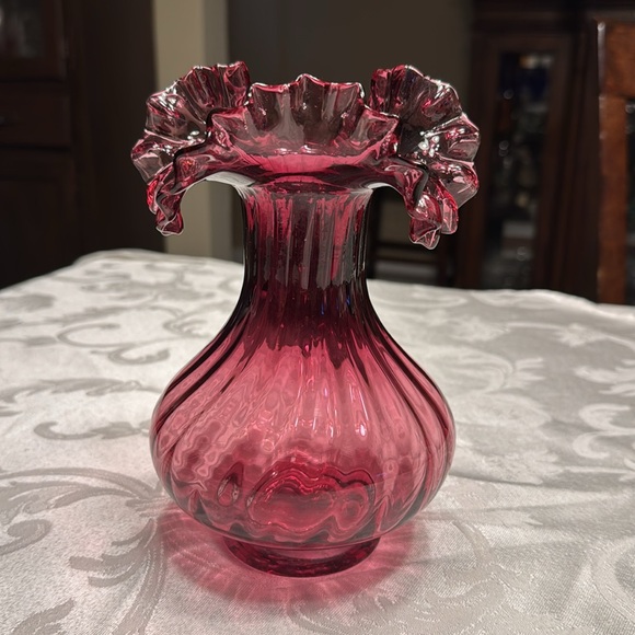 Vintage Fenton cranberry art glass w/ ruffeled edge. - Picture 4 of 6